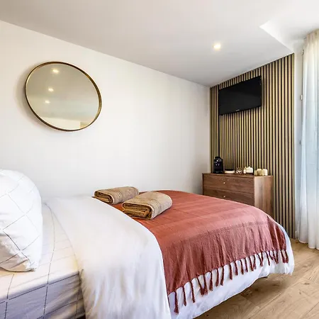 Renove A Avec Acces Direct A La Apartament *